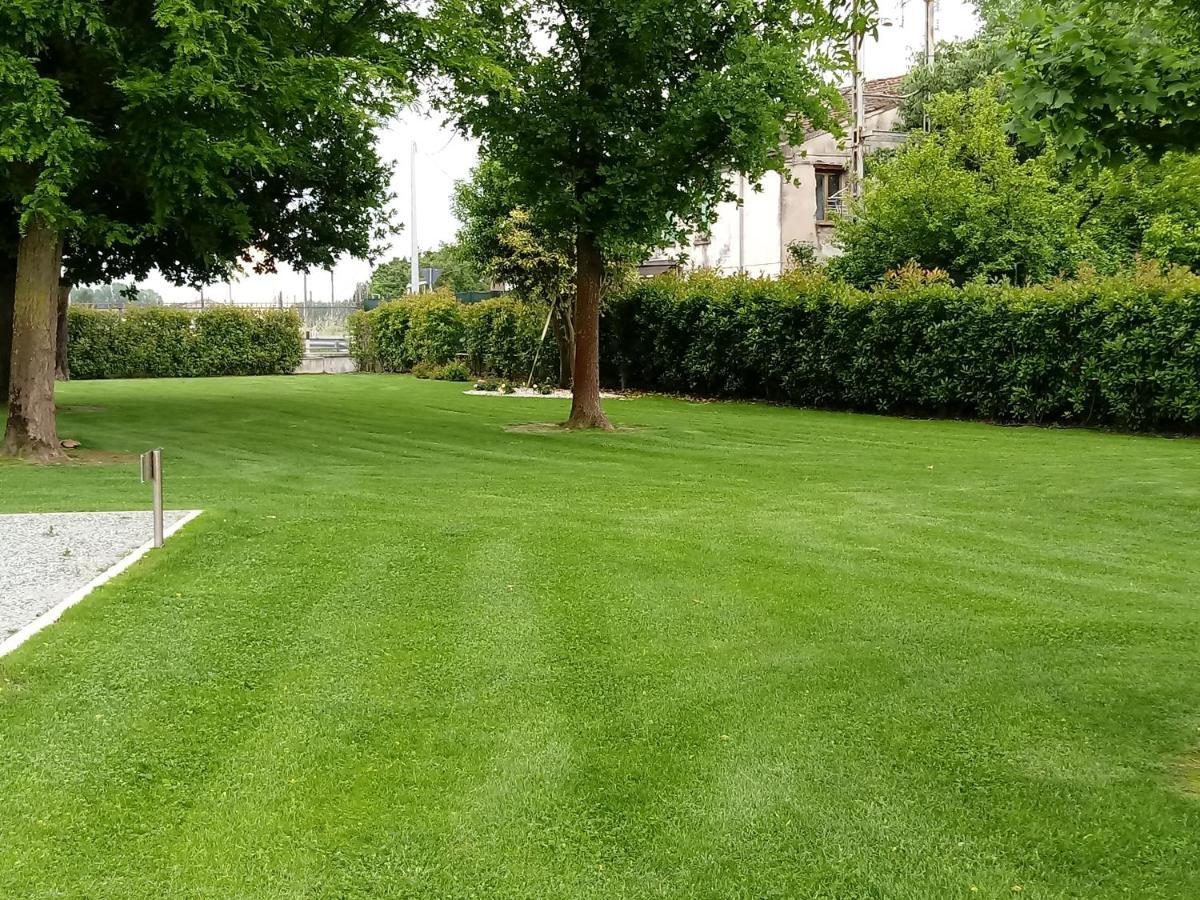B&B Residence Il Ciliegio , Via Villa Superiore 93 Luzzara ซุสซารา ภายนอก รูปภาพ