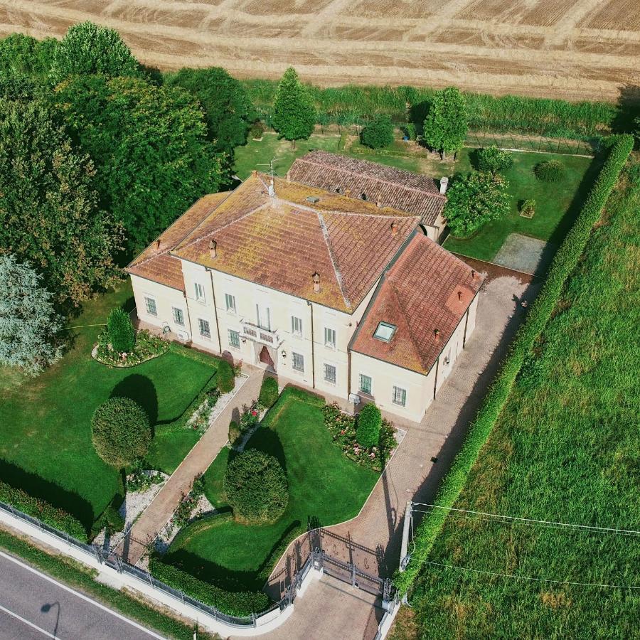 B&B Residence Il Ciliegio , Via Villa Superiore 93 Luzzara ซุสซารา ภายนอก รูปภาพ